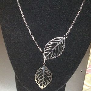 Beautiful Silver Leaf Set Necklace & Earrings